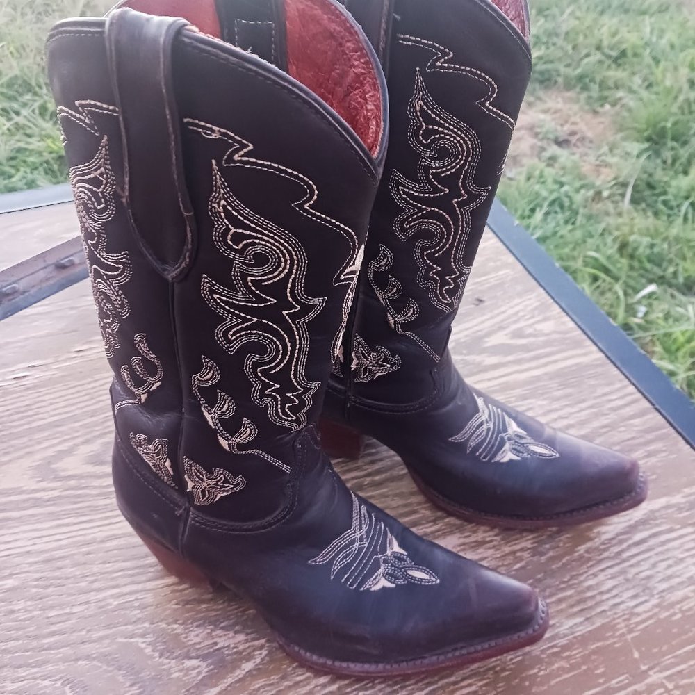 Non brand cowgirl boots
